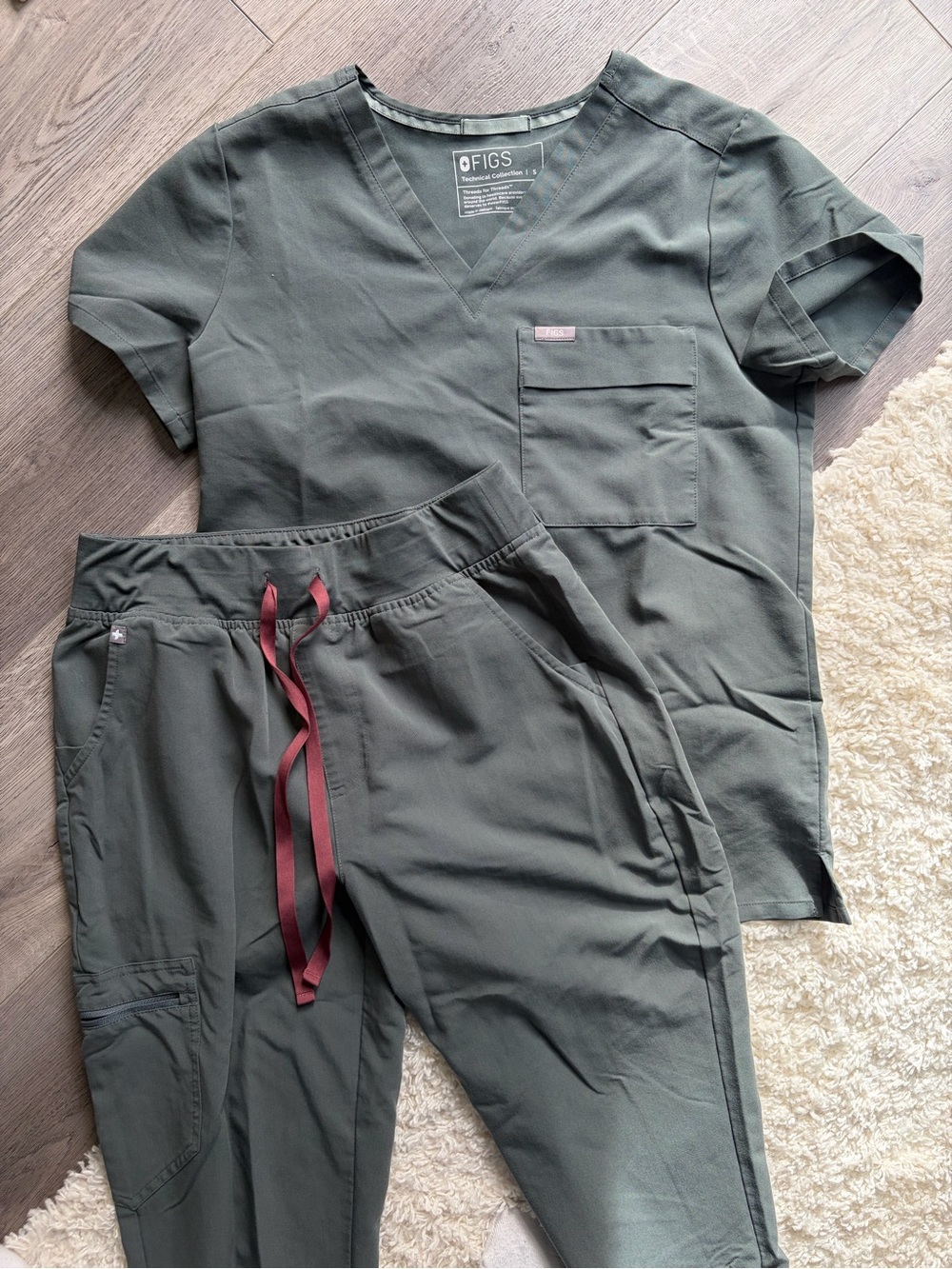 Figs Women's Scrub Top and Bottoms Set in Bonsai